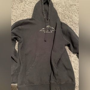 Hooded sweatshirt that says California 89.